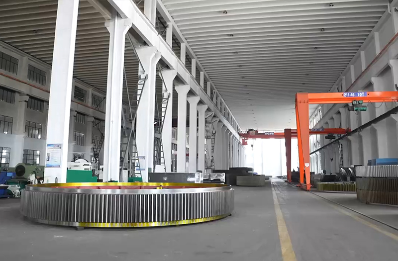 環(huán)形齒輪、小齒輪、支撐輥和輪胎車間